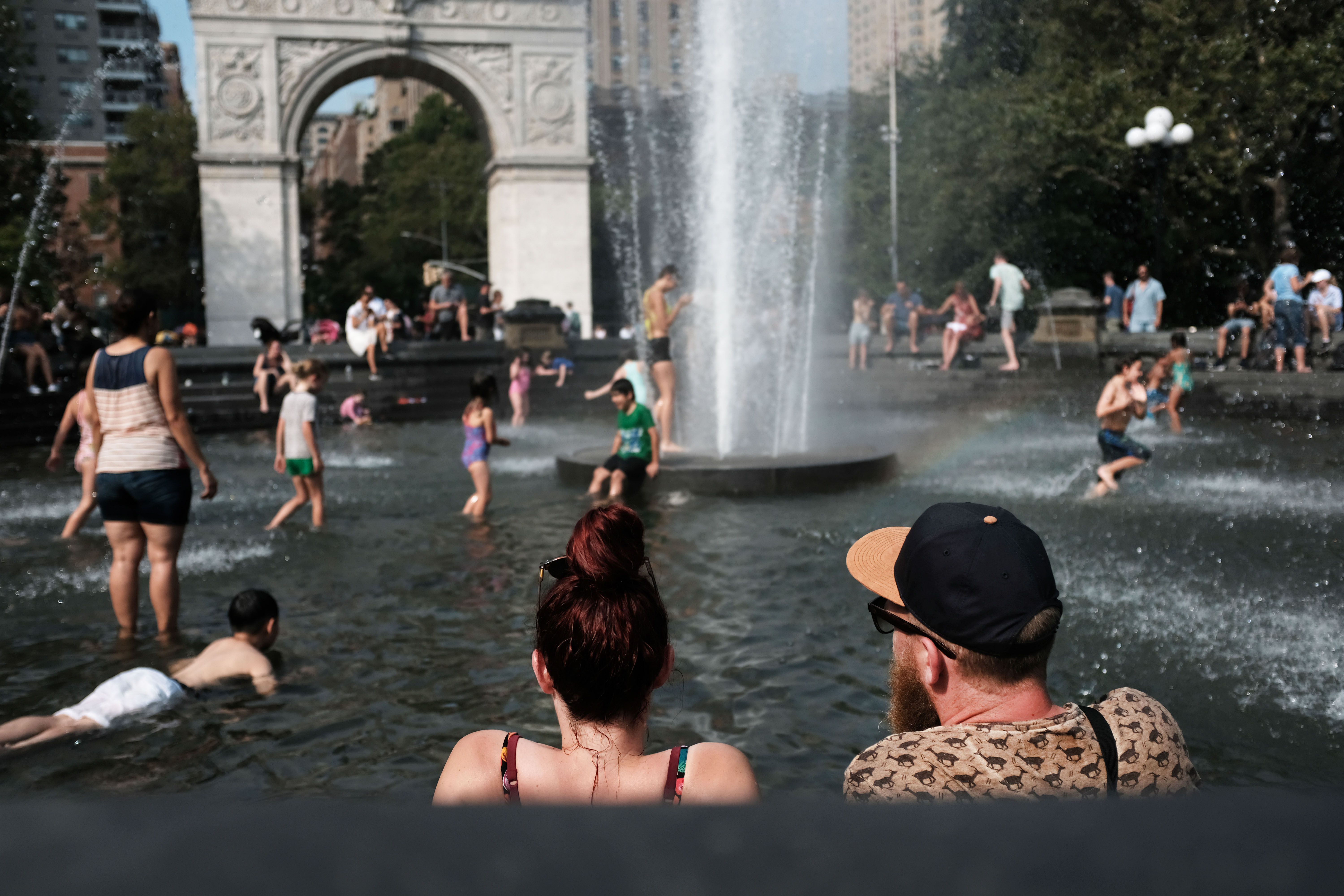 U.S. heat wave East Coast swelters, Midwest gets temperature respite