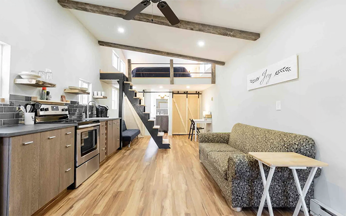 Tiny wooded retreat on the Farm interior