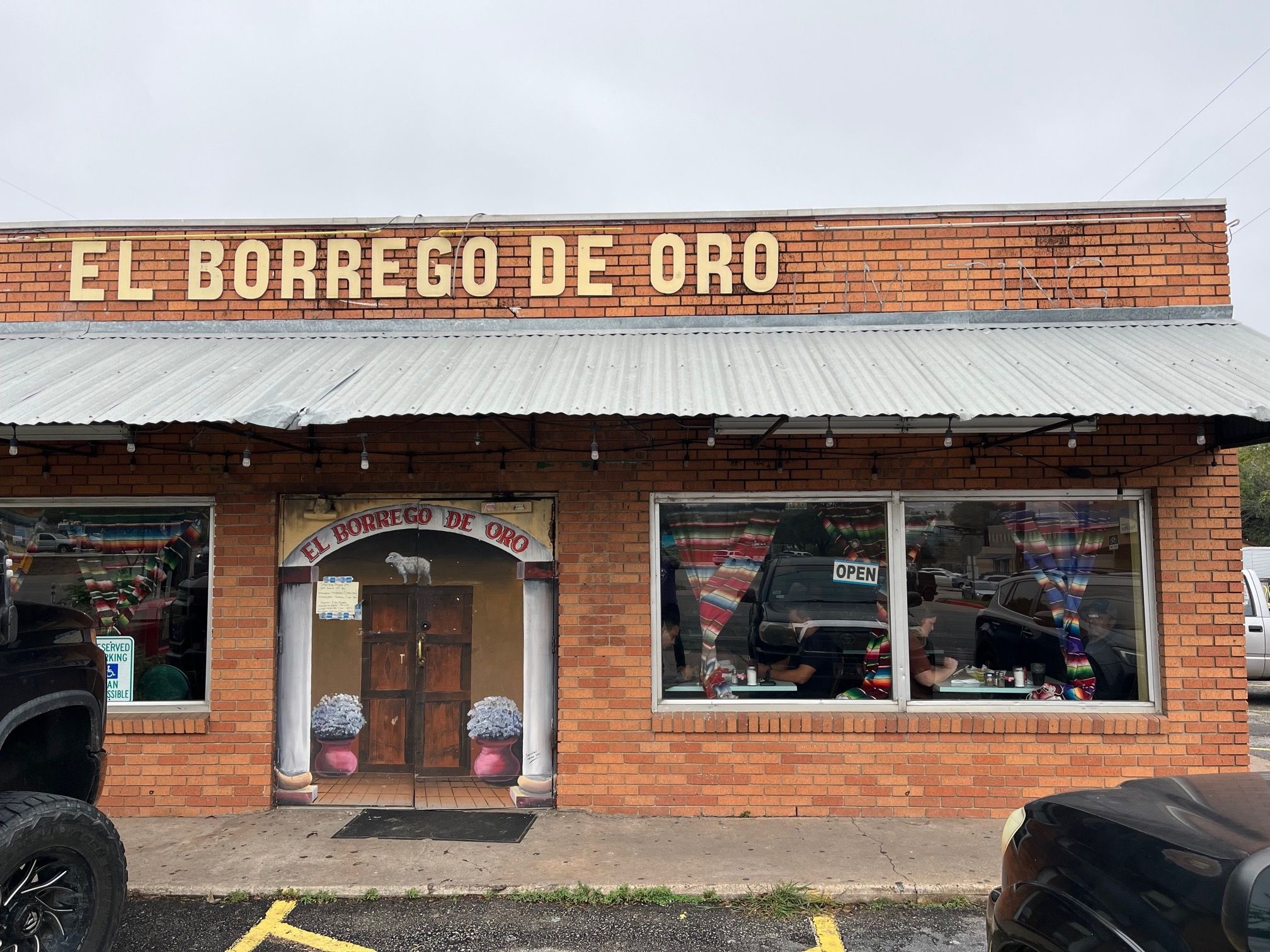The front El Borrego de Oro