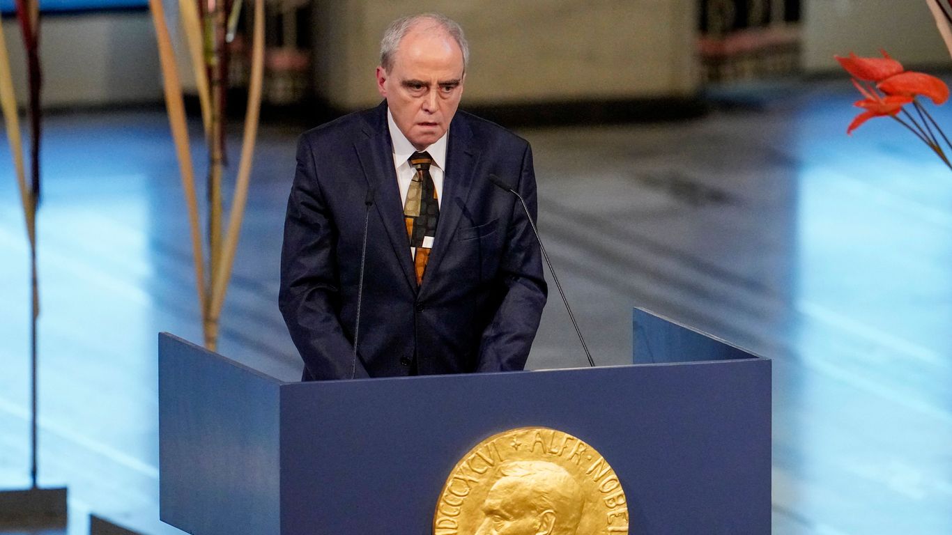 Den russiske Nobels fredsprisvinner Yan Rachinsky kaller krigen i Ukraina «gal og kriminell»