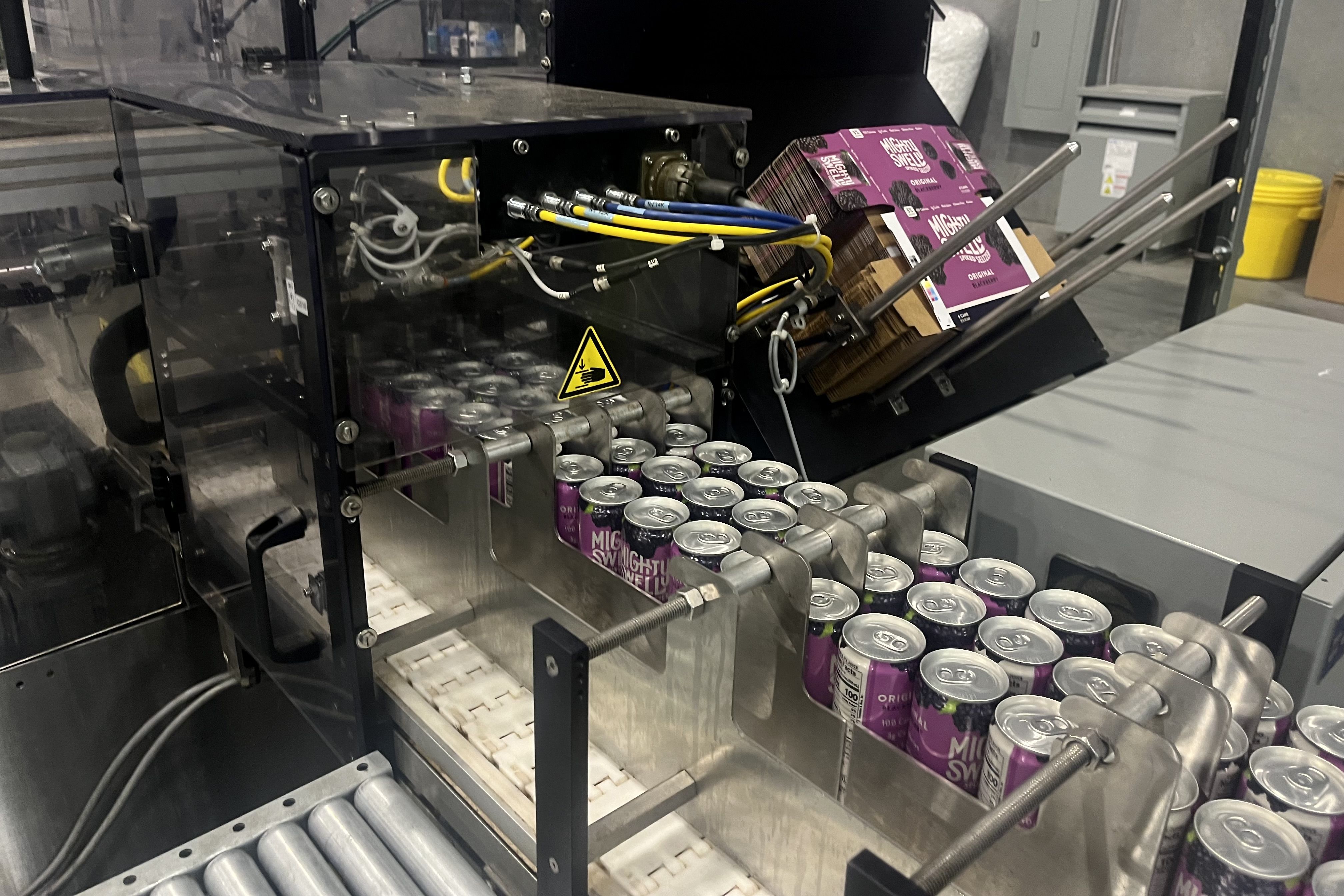 Conveyor belt with cans