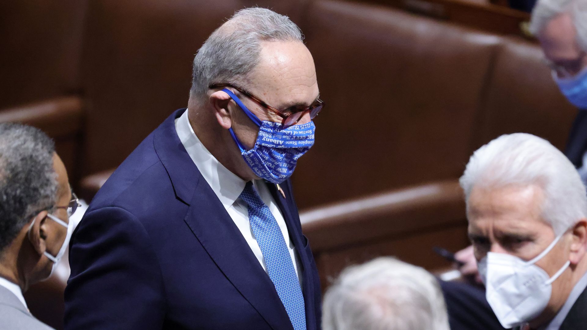 Chuck Schumer wears a mask