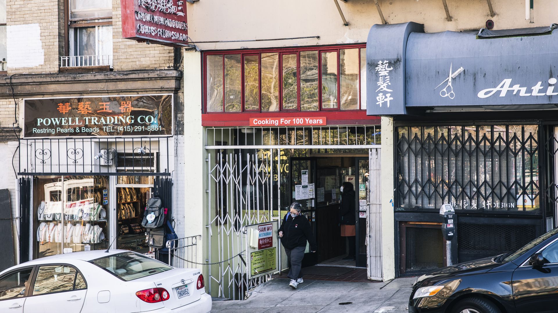 Photo of a Chinatown street with storefronts 