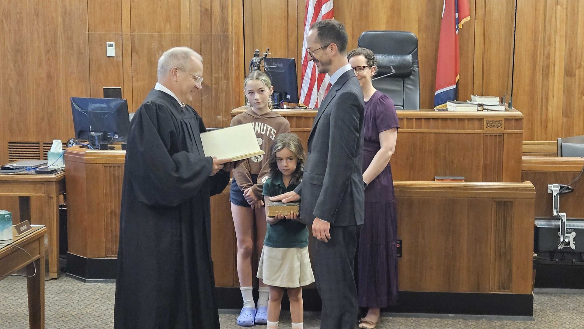 Freddie O'Connell takes the oath of office.