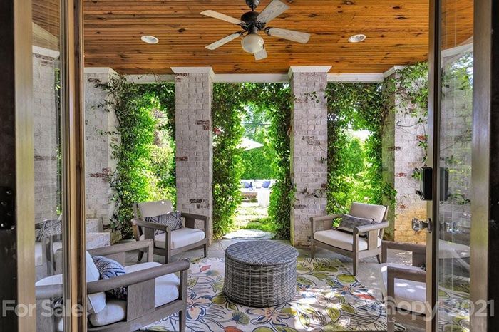 529 Mcdonald Ave patio