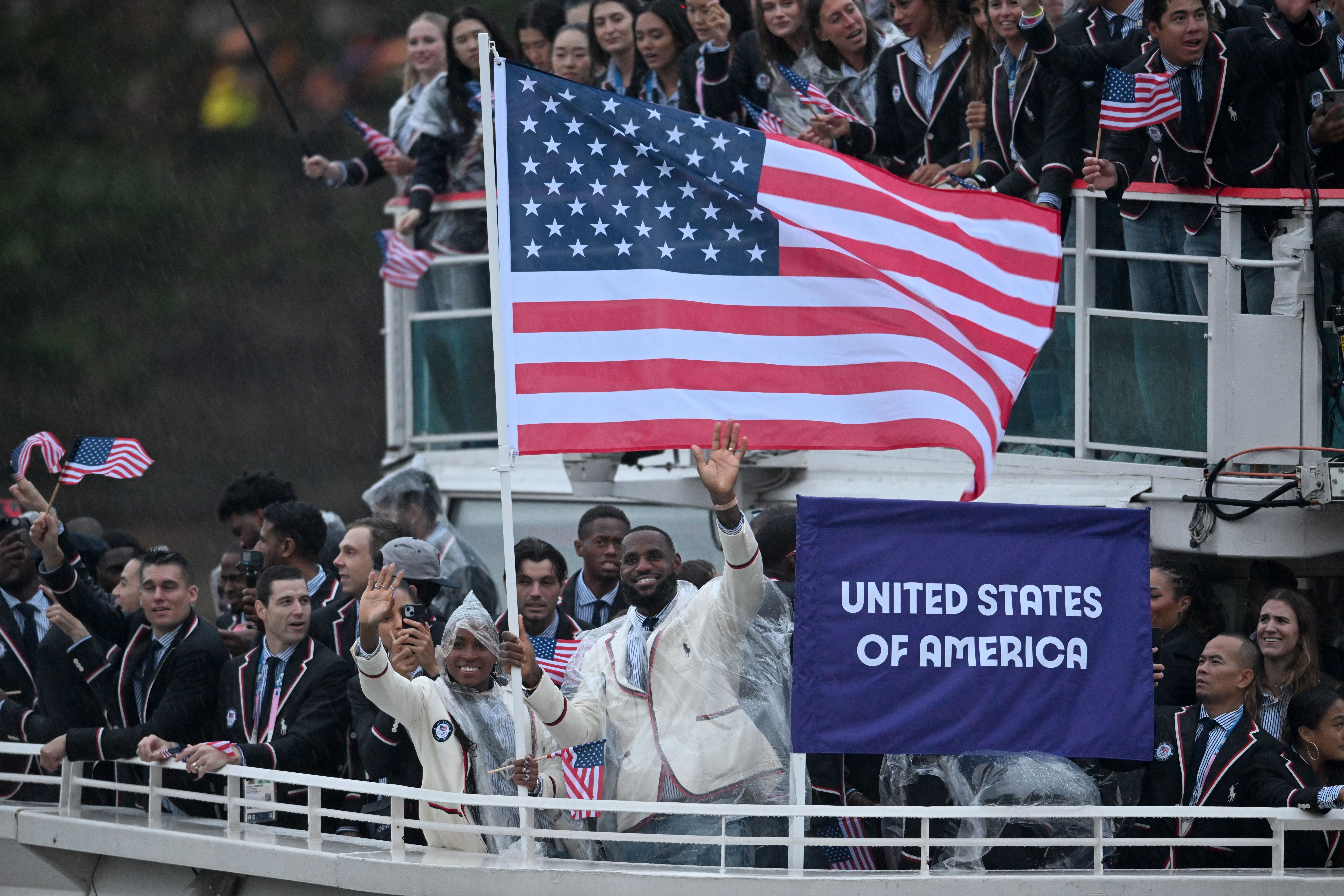  Coco Gauff and Lebron James from the USA as flag bearers for their team. Photo: Sina Schuldt/dpa (Photo by Sina Schuldt/picture alliance via Getty Images)