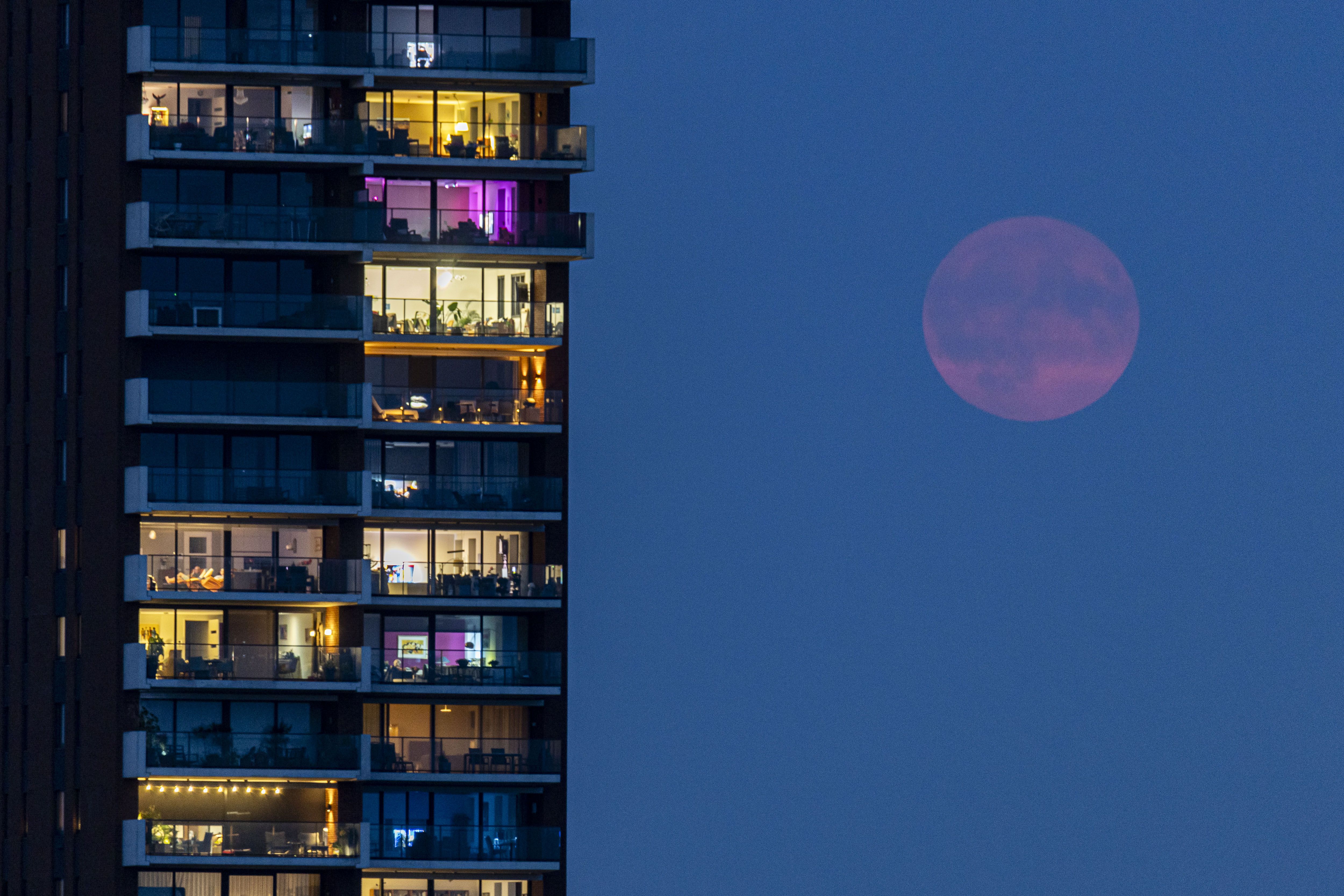 Blue Moon 2025 Photos of August full Moon and supermoon around world