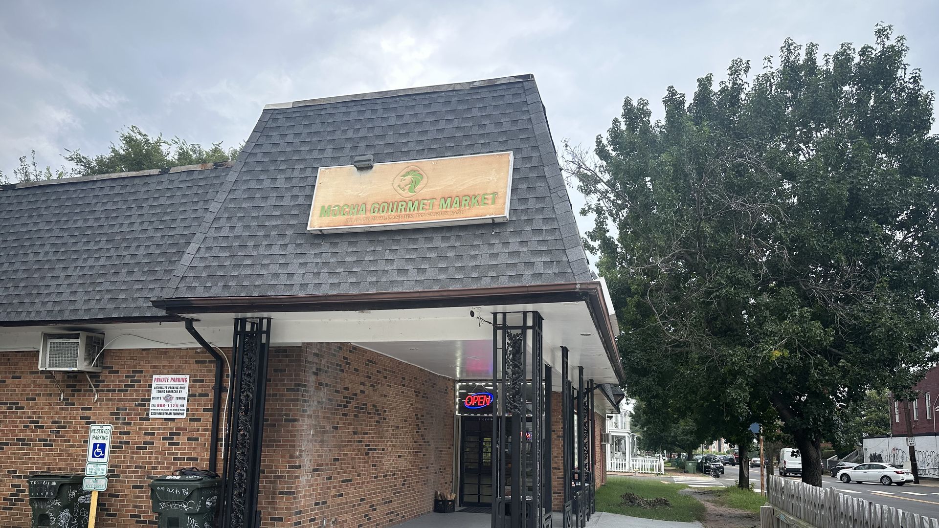 The outside of a market that says Mocha Market 