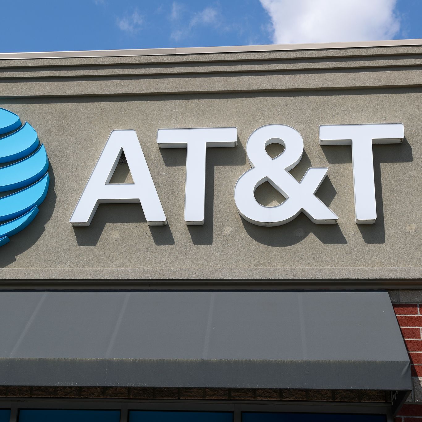 Massive AT&T hack compromises phone, text records of "nearly all" customers