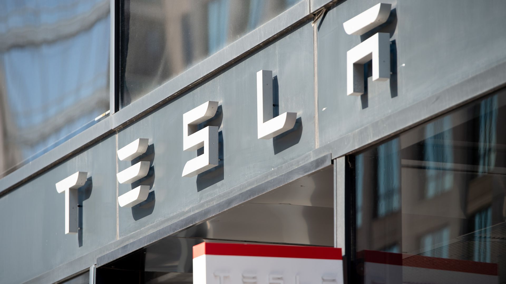 Photo of Tesla dealership