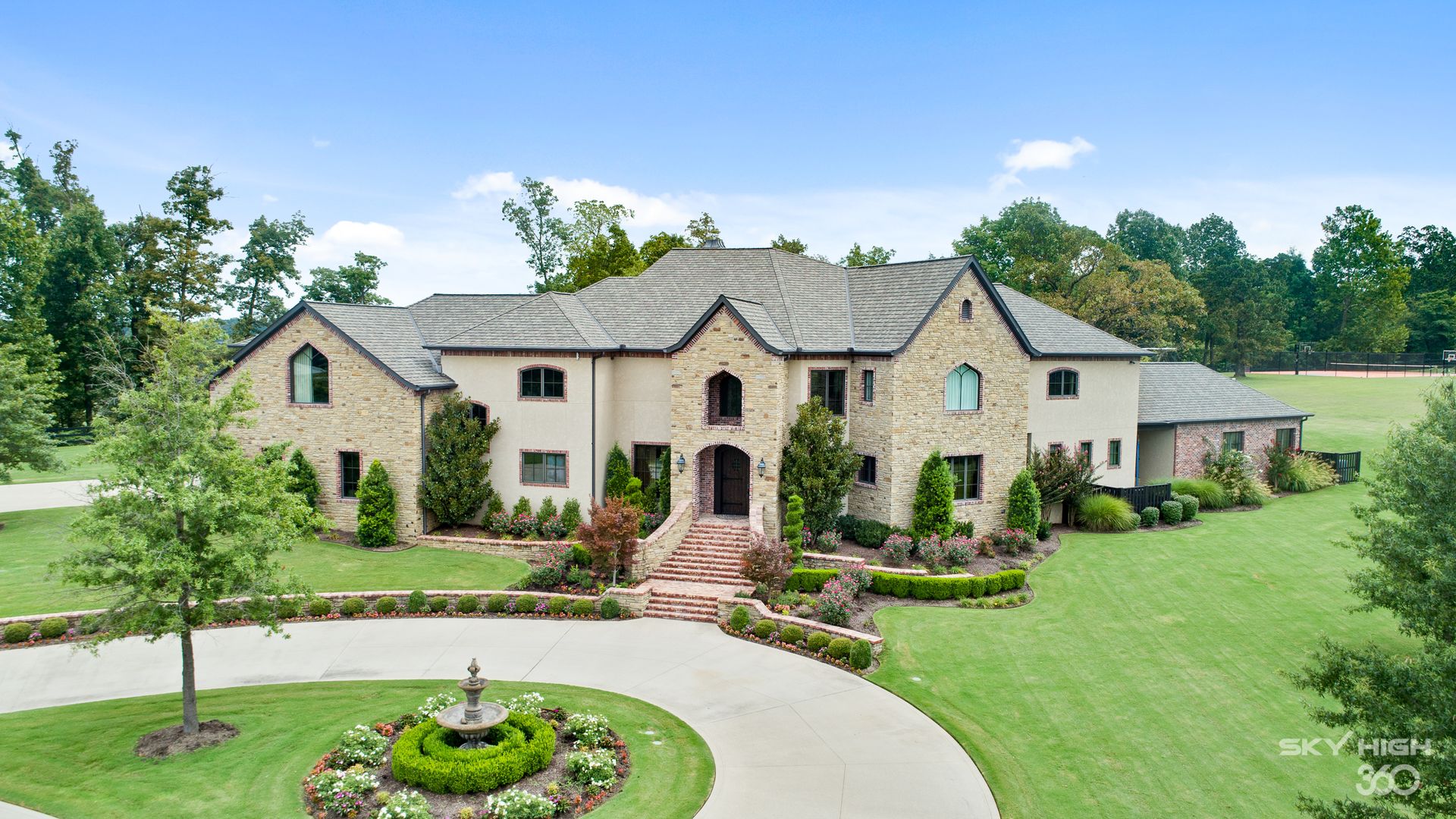 Photo of a mansion in Springdale, Ark.