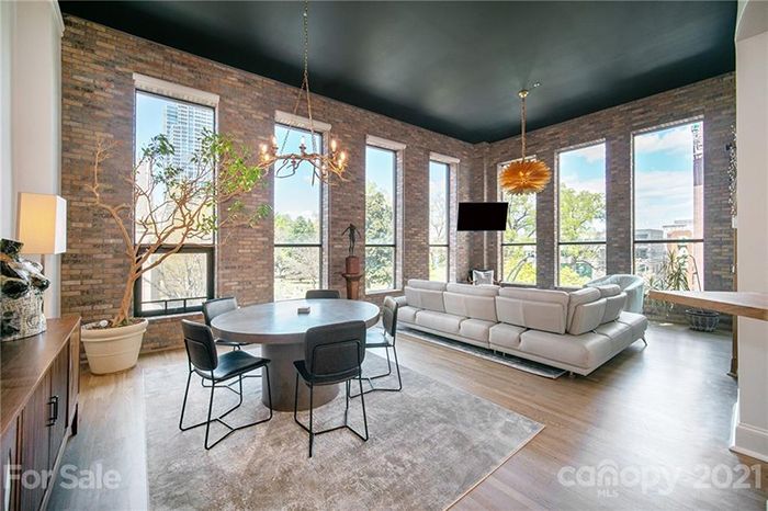 127 N Tryon St #315, interior