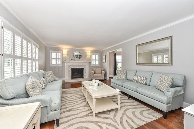 218 Mcalway Road living room