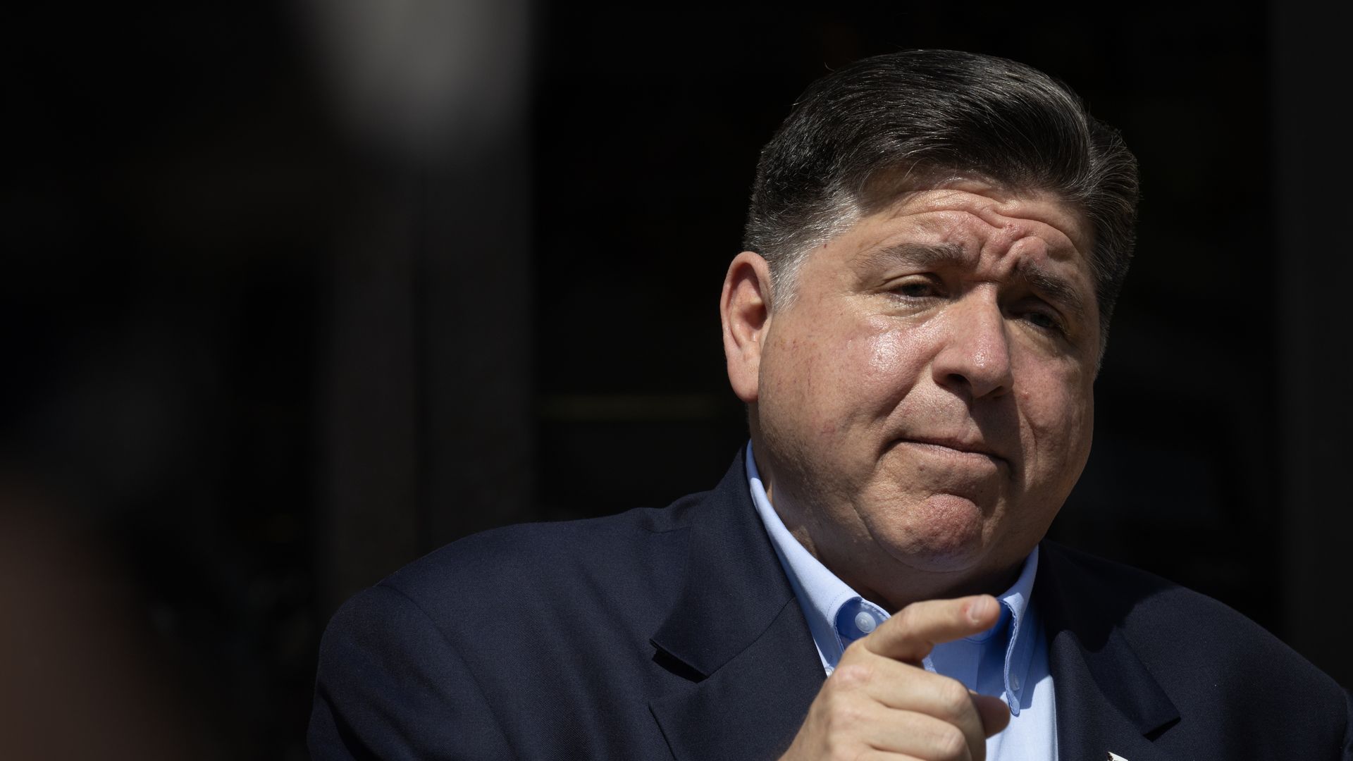 Trump authorizes 300 National Guard in Illinois after Pritzker feud