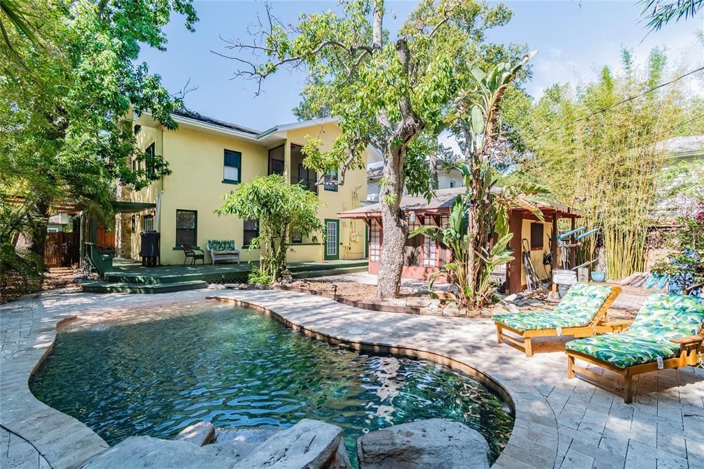 921 15th Ave N. pool
