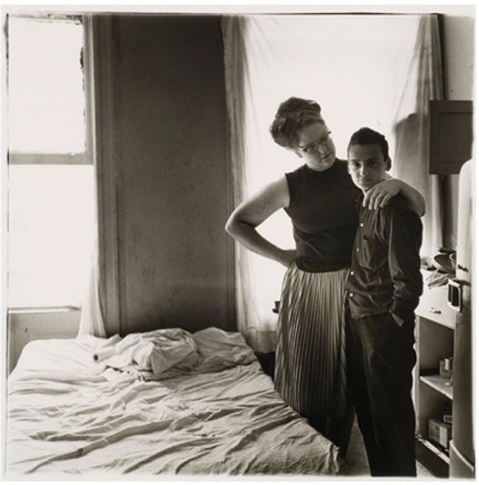 Diane-Arbus-Two-Friends-at-Home