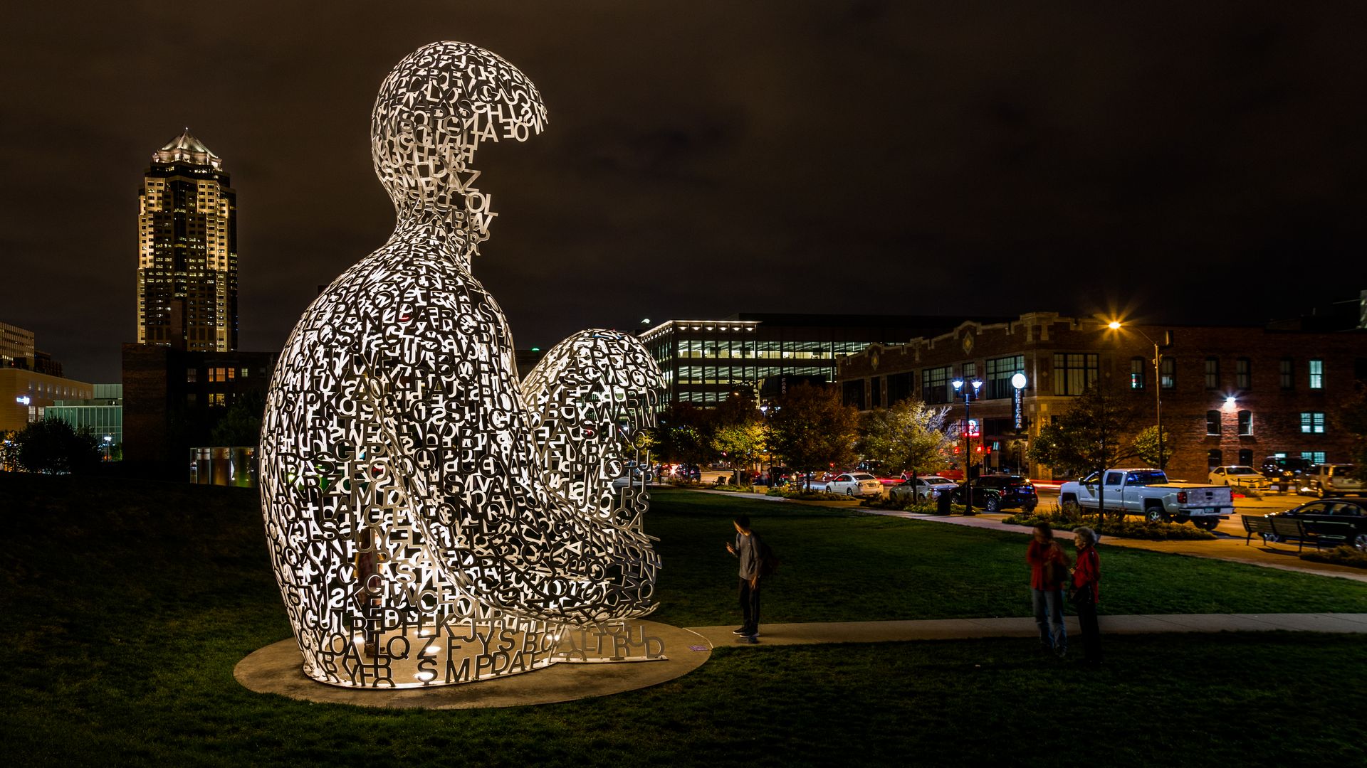 A photo of sculpture in Des Moines.