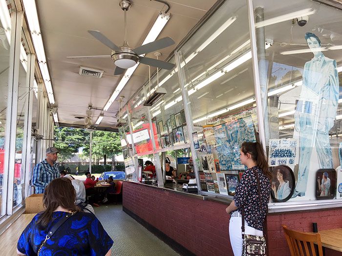 inside-zack's-hamburgers-in-charlotte-nc