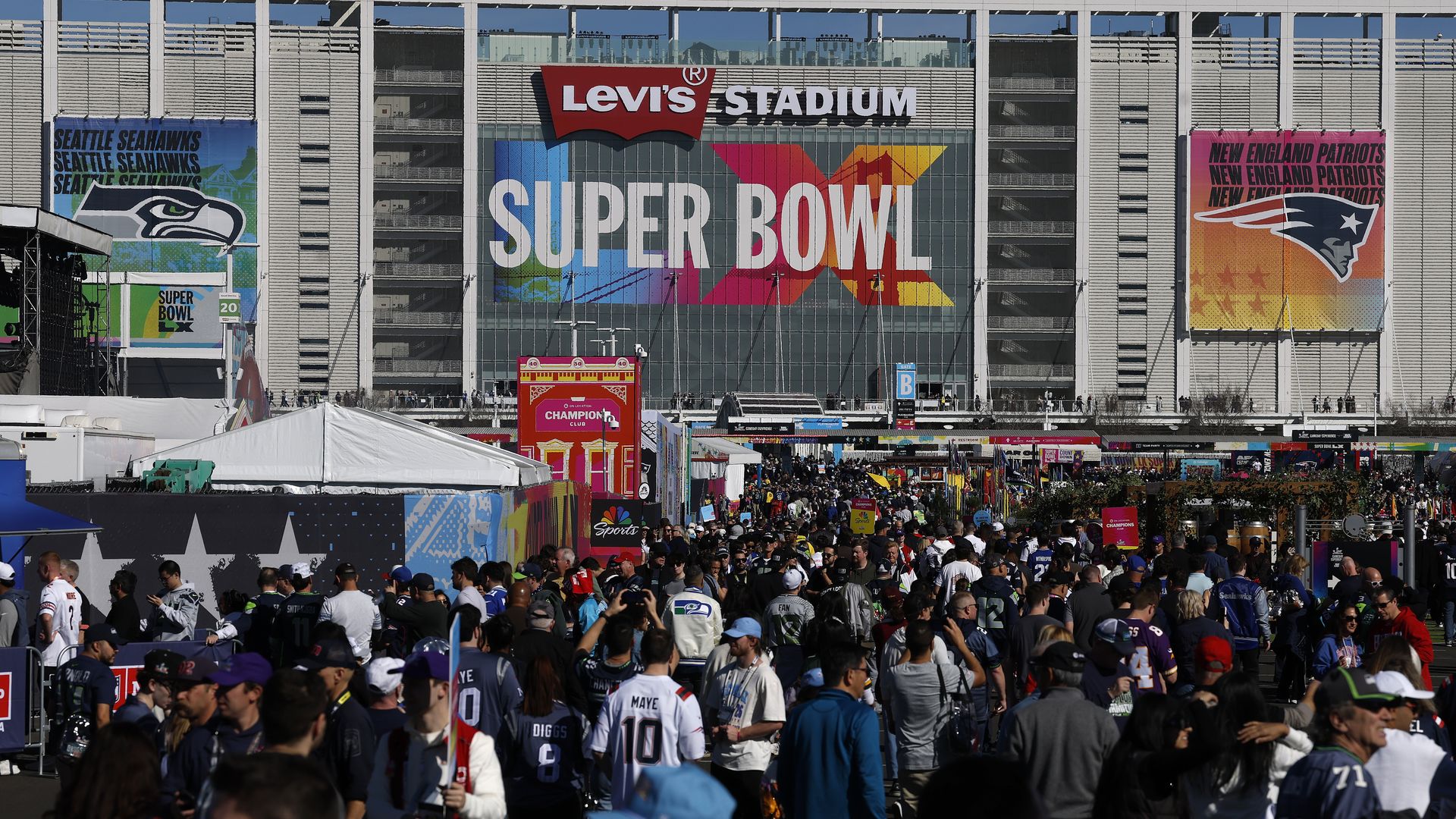 A large crowd of fans enter Levi's Stadium prior to the Super Bowl in January.
