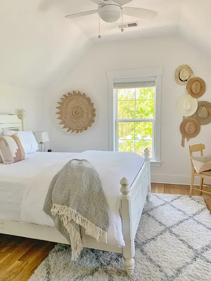 Sarah Crosland's custom cottage on Lake Wylie guest roo
