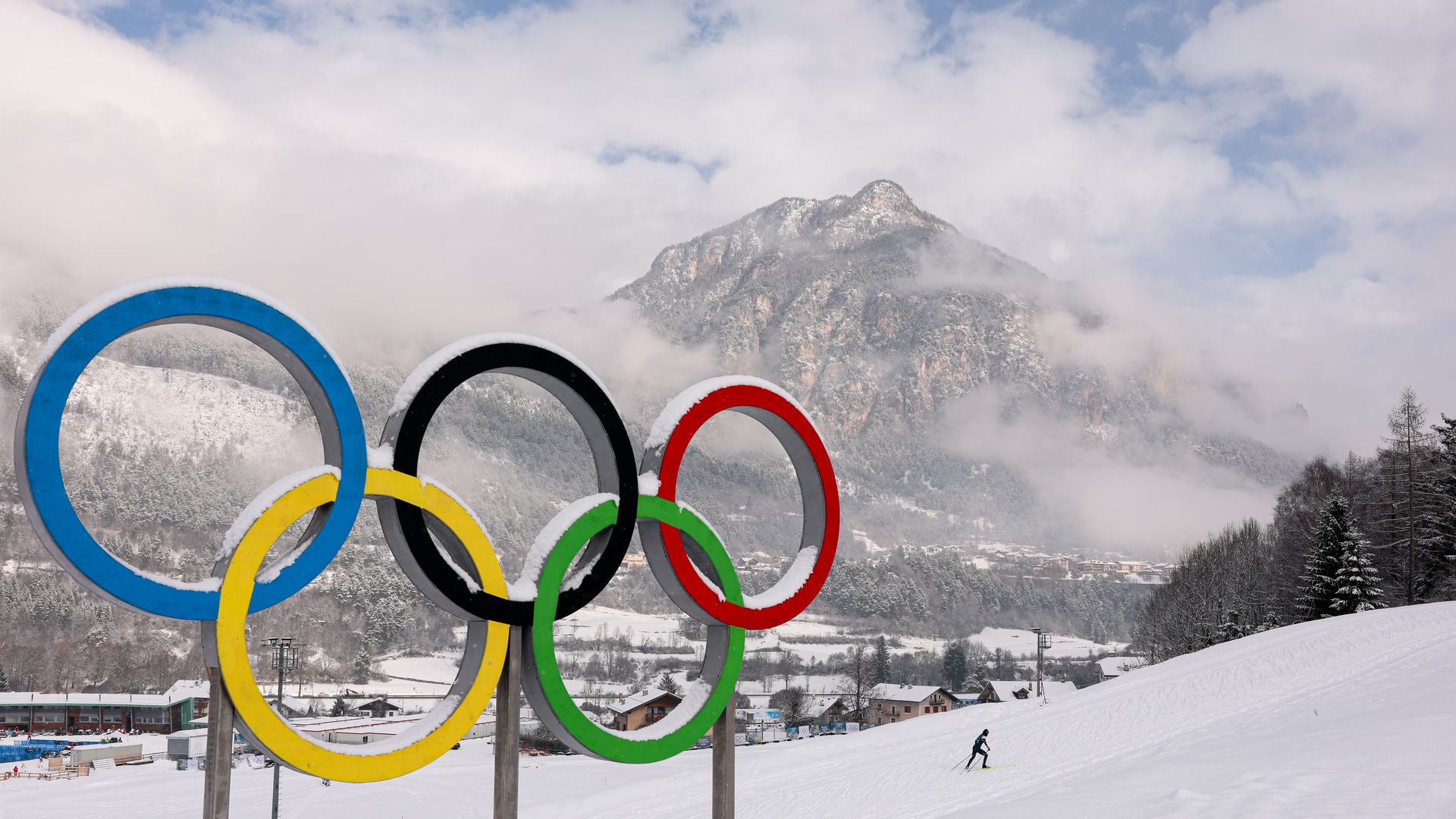The Olympic rings captured in front of the the mountains covered in snow