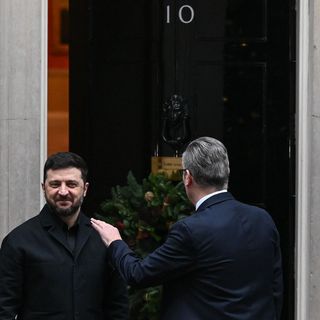 U.S. pushes Zelensky for swift yes on peace plan: Ukrainian officials