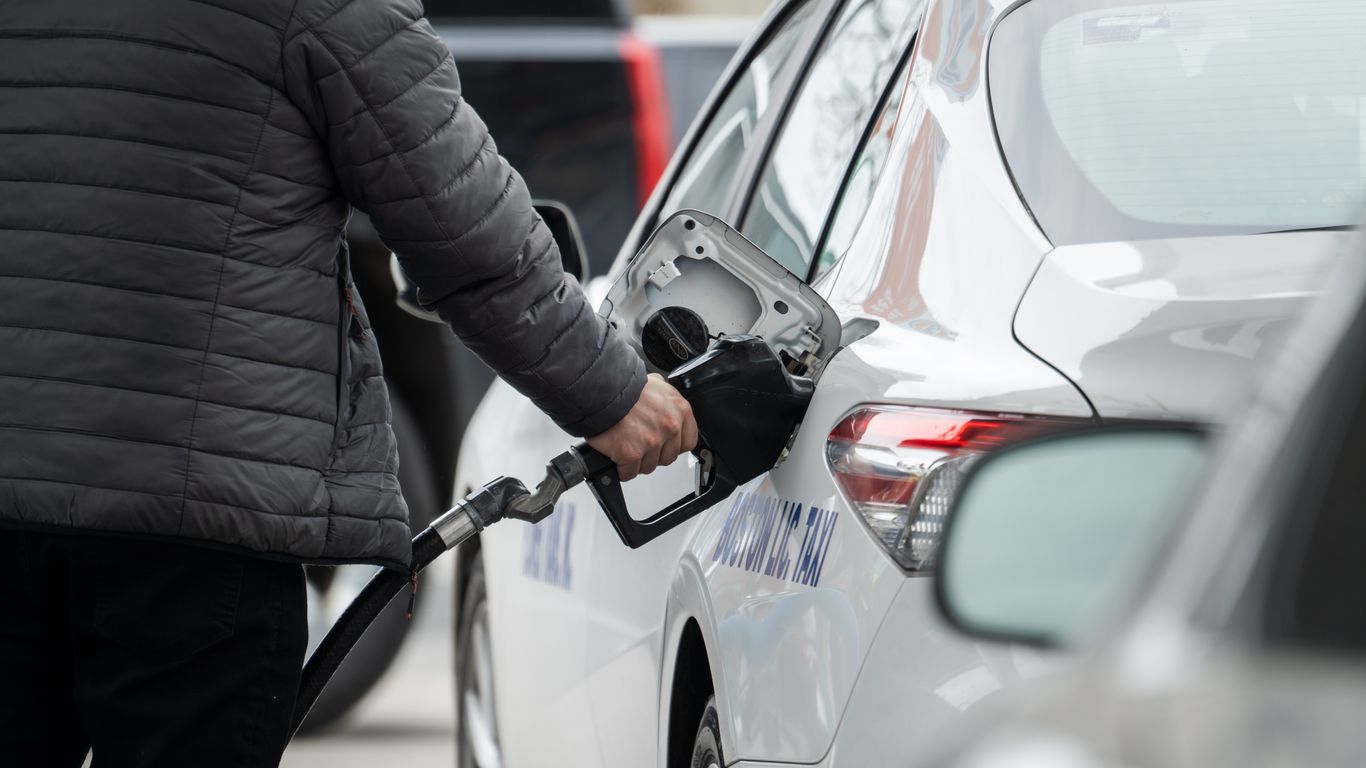 Iowa gas prices rise, but remain lower than national average Axios