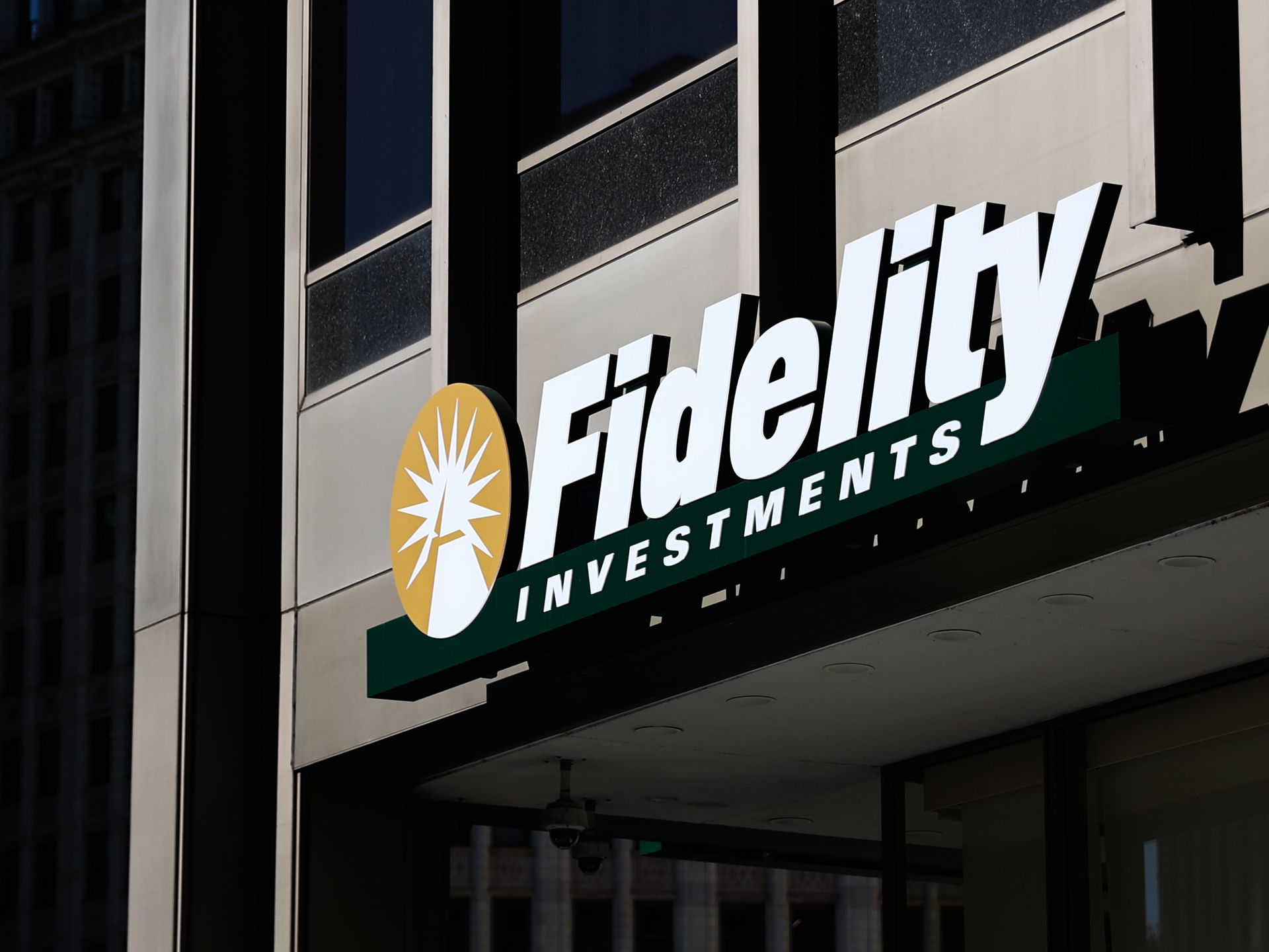 Fidelity joins the crush of big names looking to launch a spot bitcoin fund