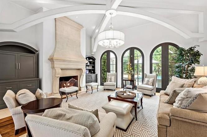 4026 St. Germaine Ln living room