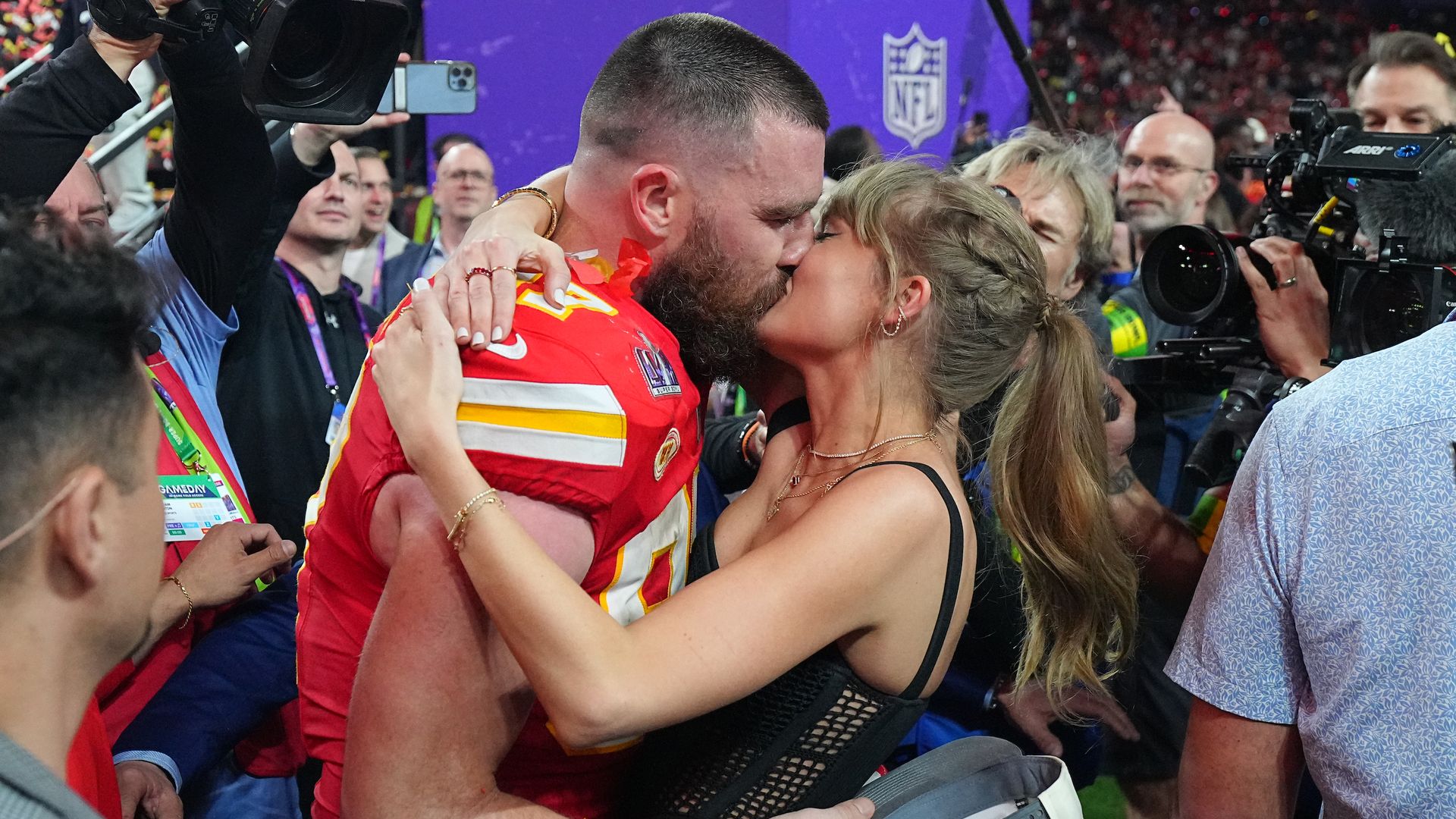 Travis Kelce and Taylor Swift kiss after the Super Bowl.