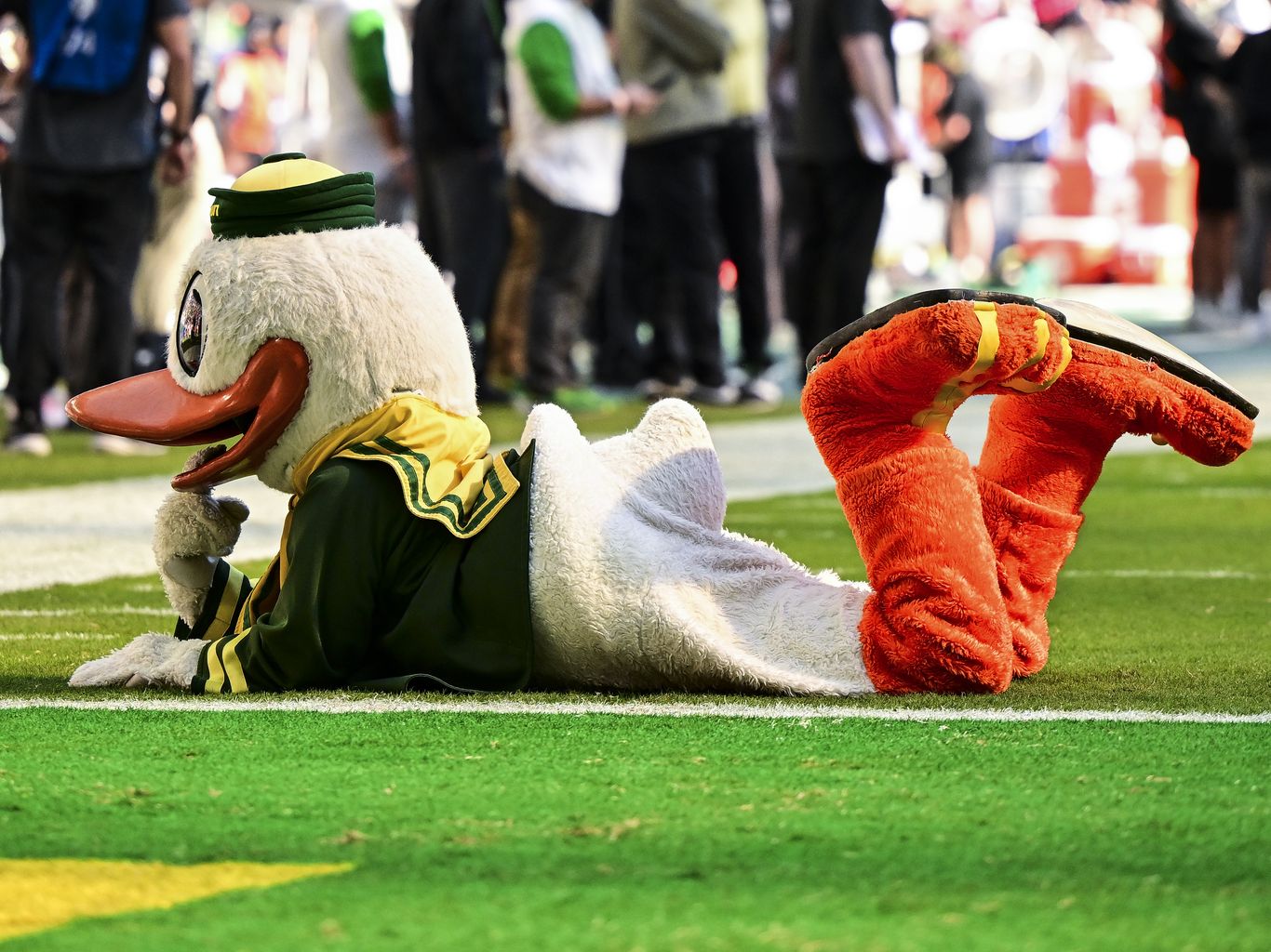 Giant Oregon Ducks inflatable pops up in Indianapolis, image size:1366x1024