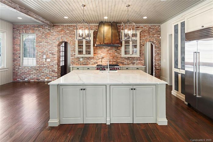 4023 Alexandra Alley Drive kitcehn