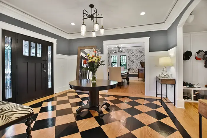 704 e 36th street foyer