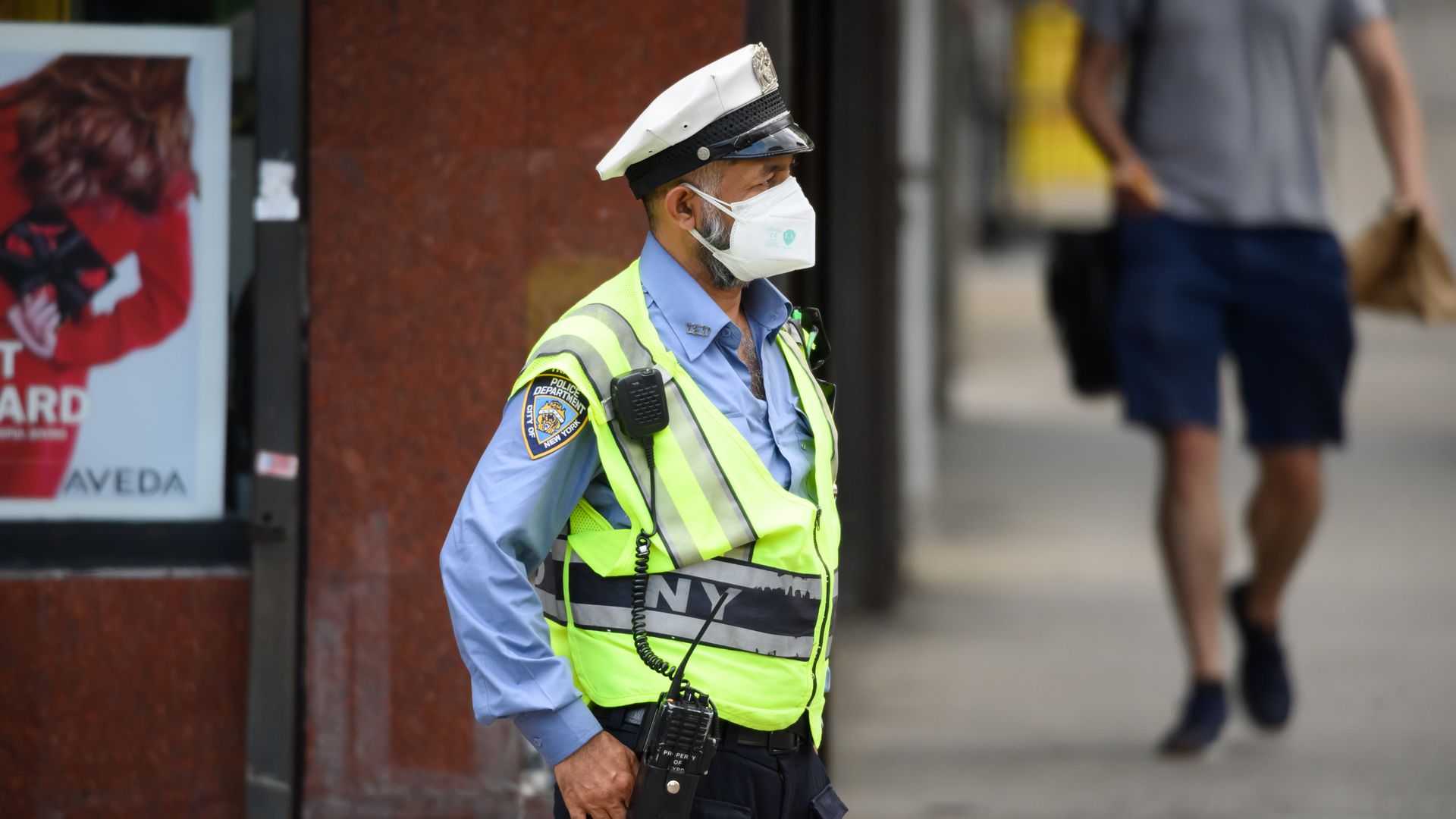 An NYPD officer wears a protective face mask in Murray Hill 