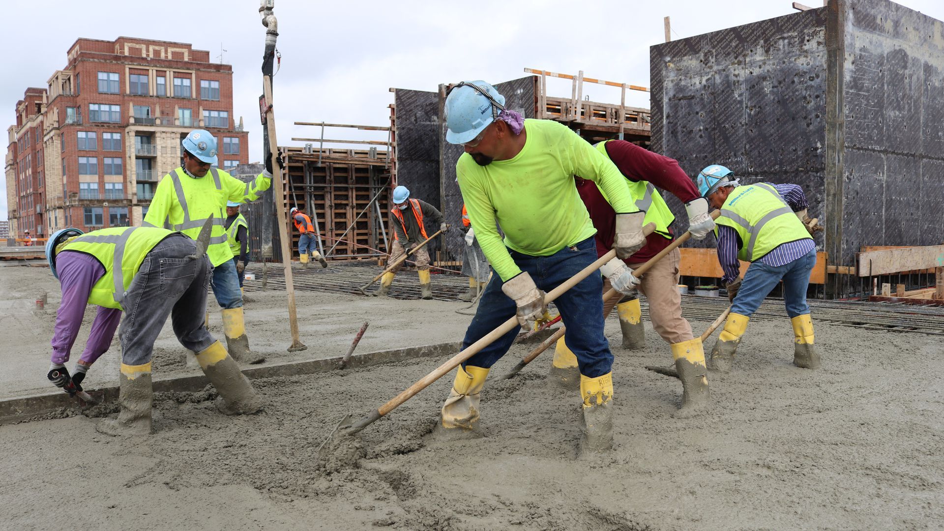 Construction workers level concrete mix created with CarbonCure's technology at the building site for Amazon HQ2 in Arlington, VA. / Photo courtesty of CarbonCure Technologies.