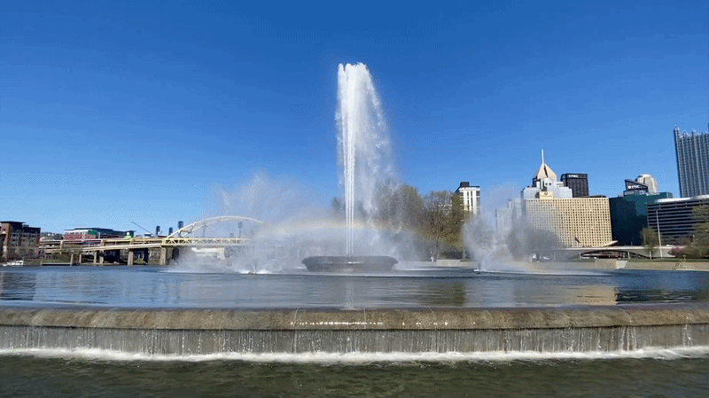 Point State Park Fountain in full glory. Photo: Chrissy Suttles/Axios