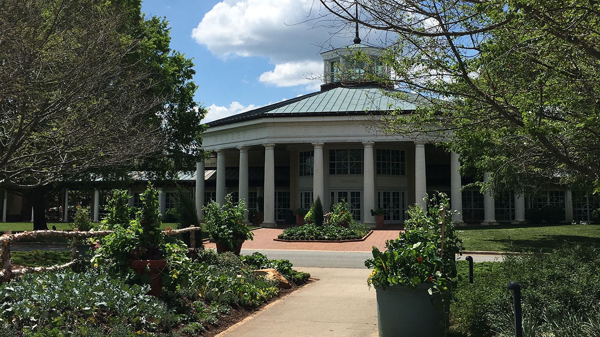 Daniel-Stowe-Botanical-Garden-entrance