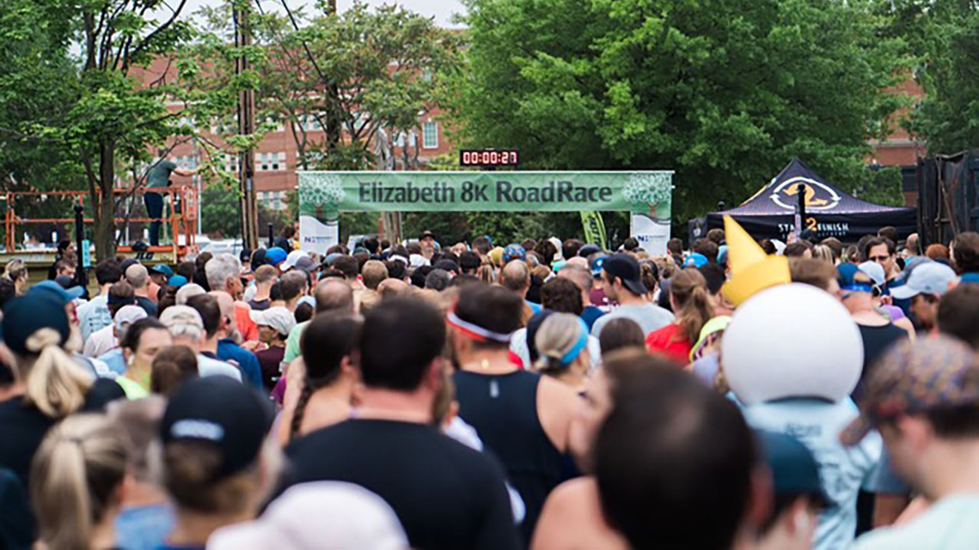 Elizabeth 8K starting line.