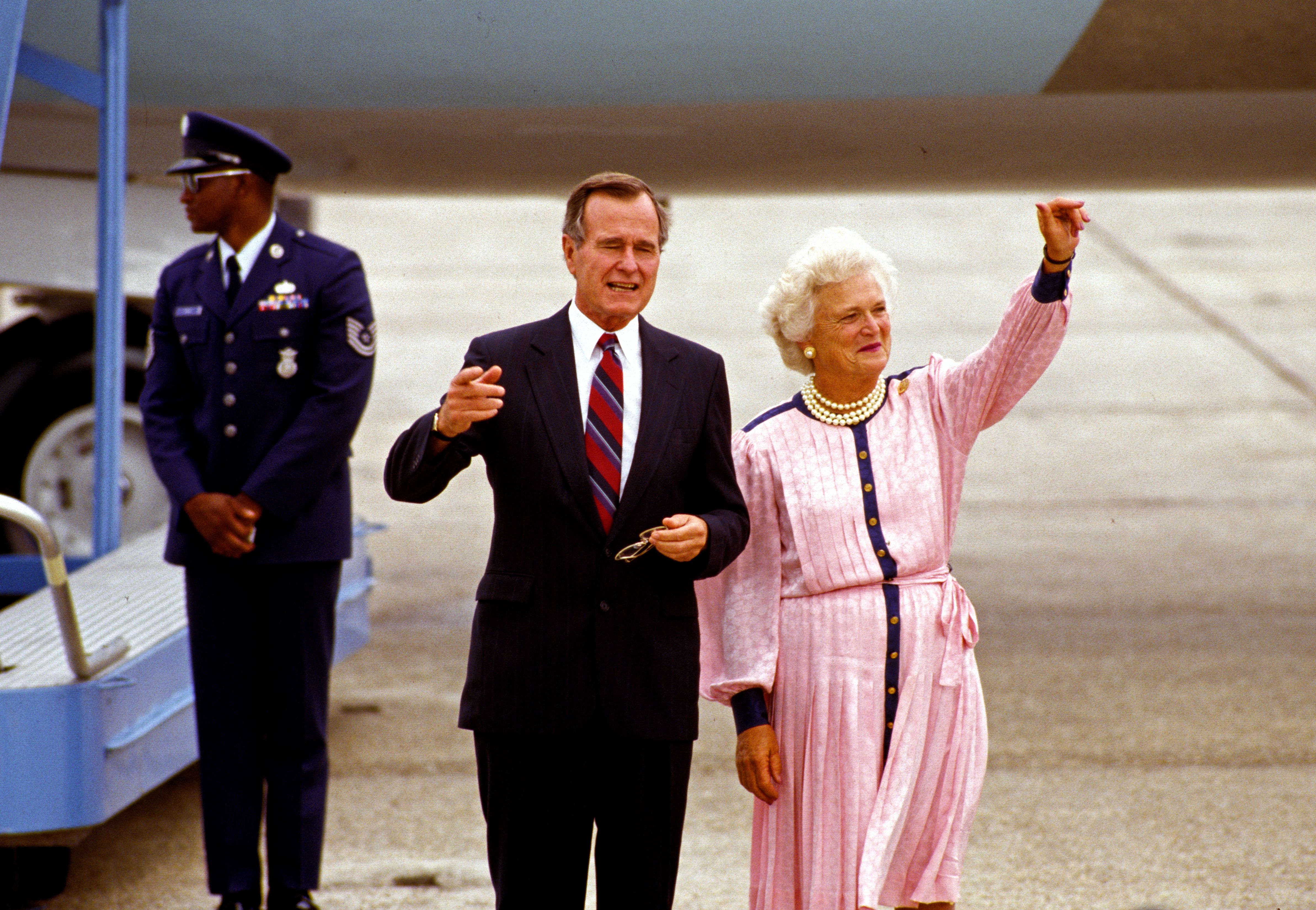 Photo shows George H.W. Bush and Barbara Bush on the tarmac at the airport in 1988.