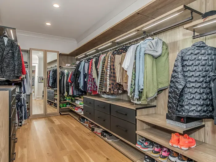 2715 Loch Ln closet 2