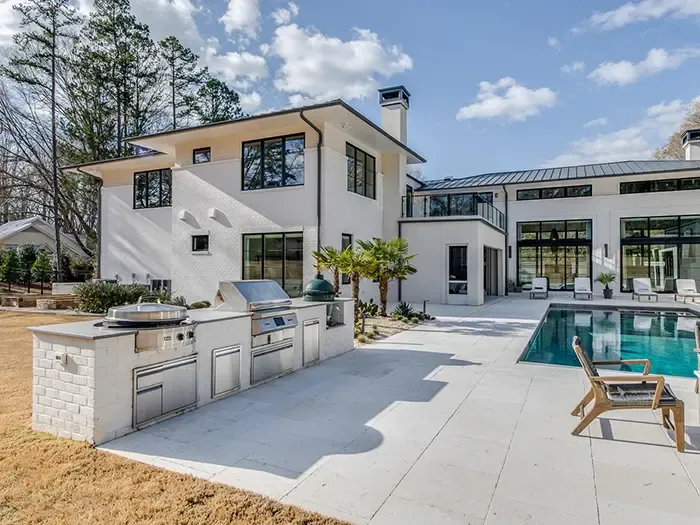 2715 Loch Ln exterior back