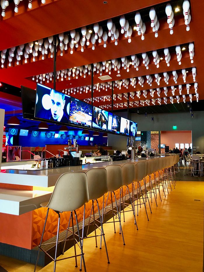 bowling-alley-bar-restaurant-at-frankie's-fun-park