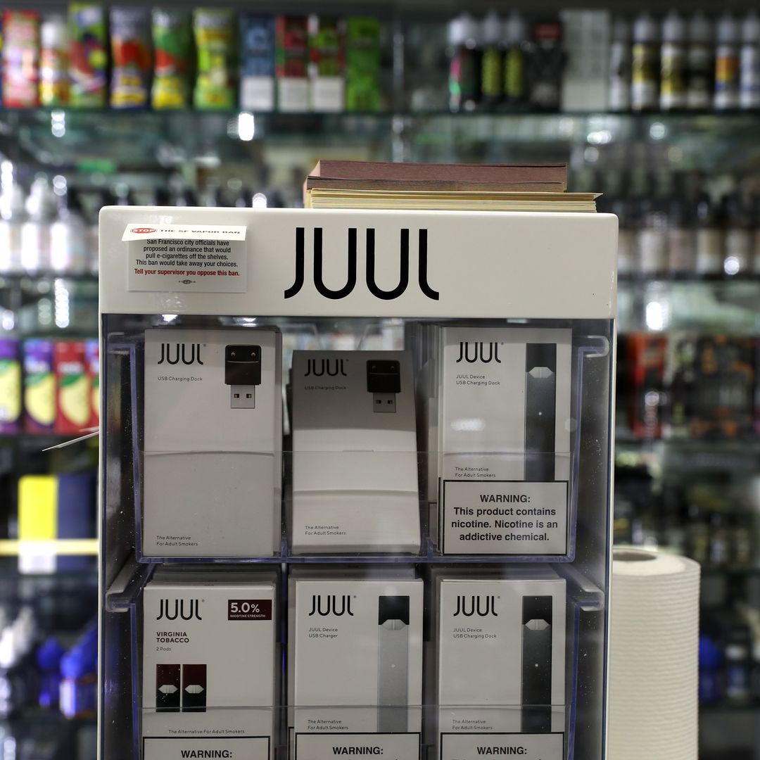 how much nic in a juul pod This statement is common, but it is not true! According to the  manufacturer, a single JUUL pod contains as much nicotine as a pack of 20  regular cigarettes!