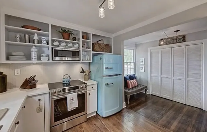 Cozy cottage kitchen