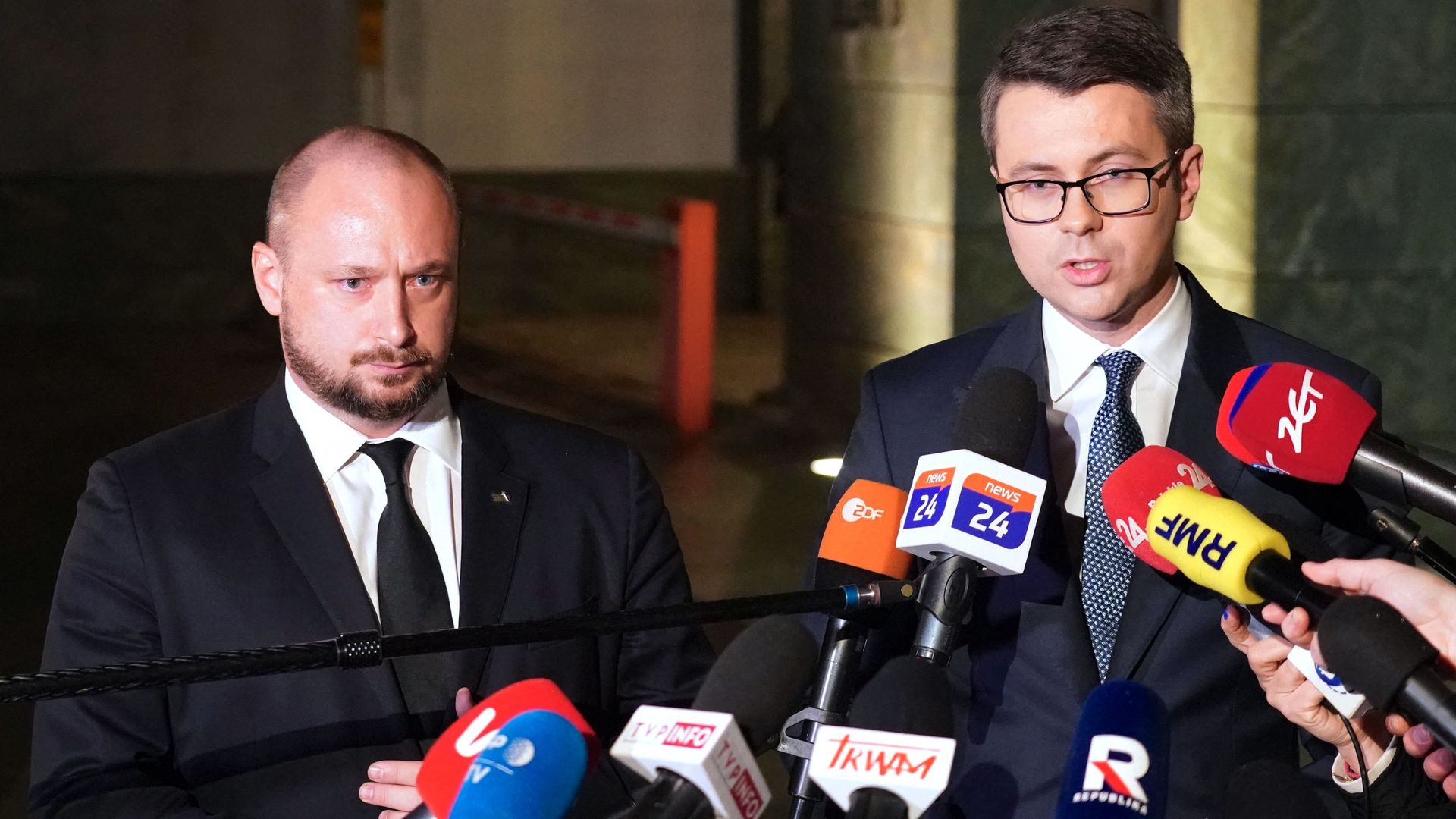 Head of the Office of National Security, Jacek Siewiera (L), and Spokesperson of the Polish government, Piotr Muller, make a statement