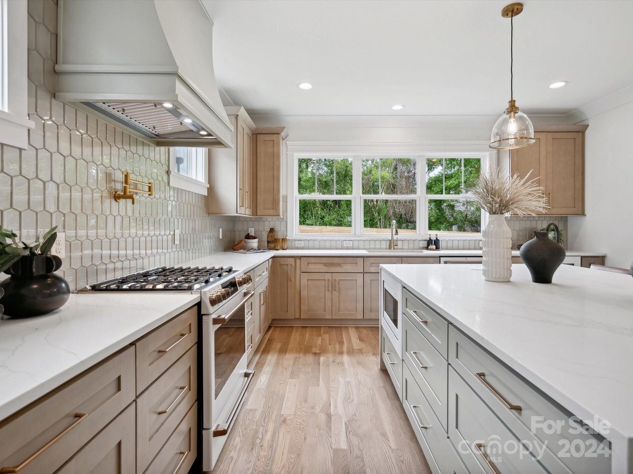 2112 Vanderbilt Road