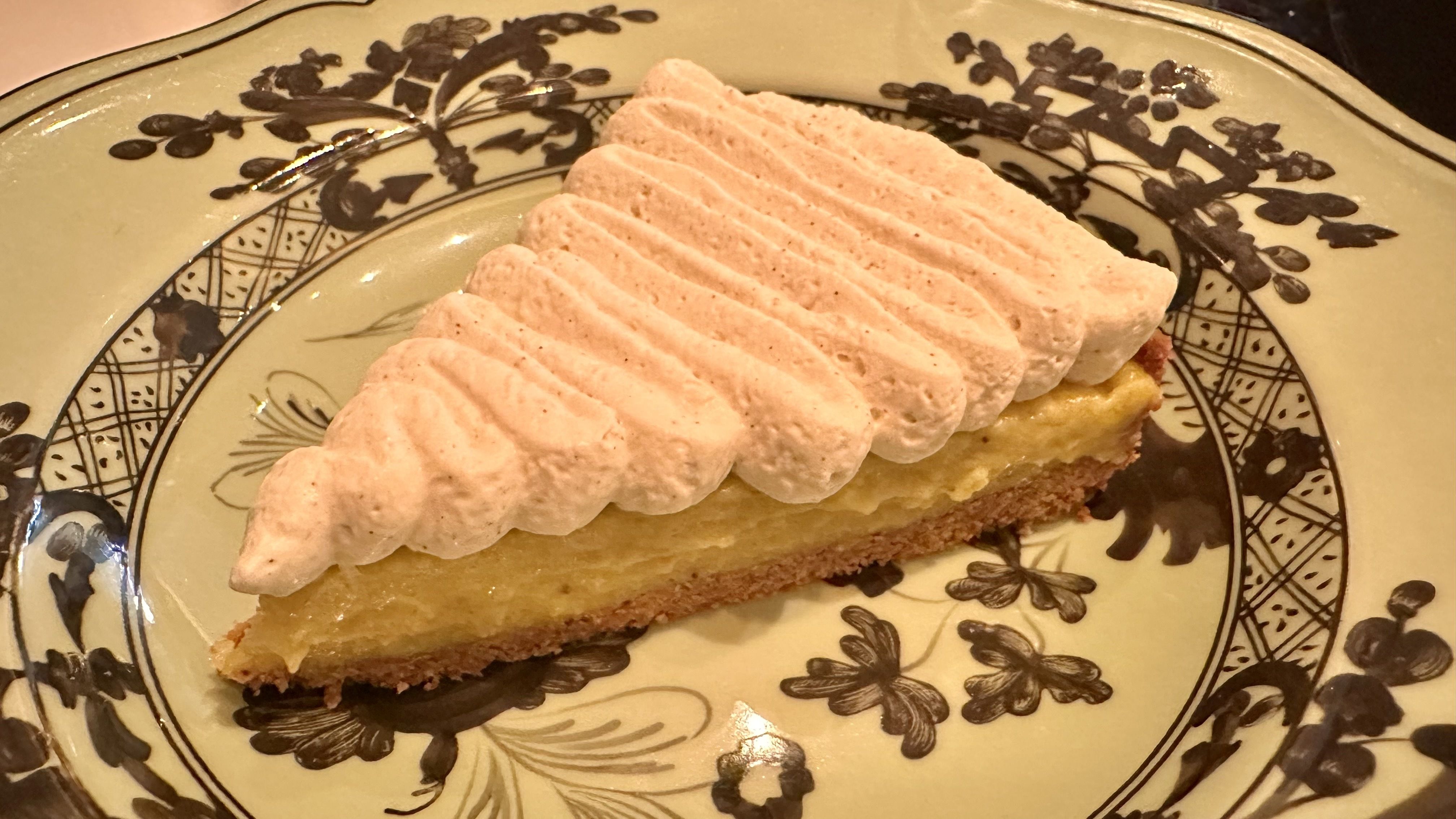 A photo of a banana tart