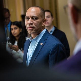 Jeffries rejects Republican bill giving shutdown pay to troops, federal workers