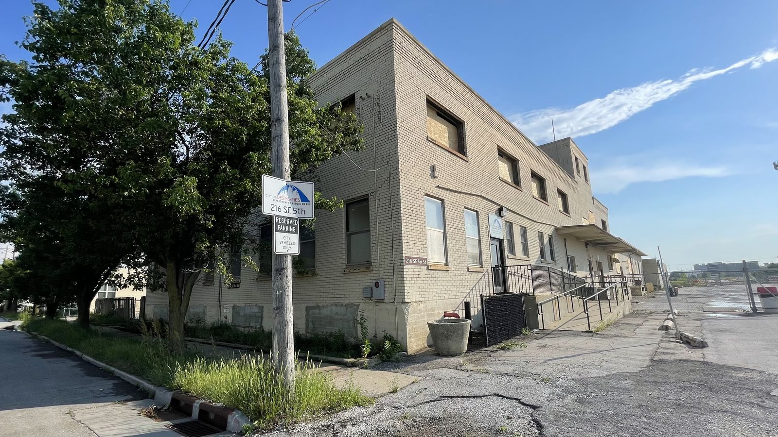 Des Moines to demolish former public works building Axios Des Moines