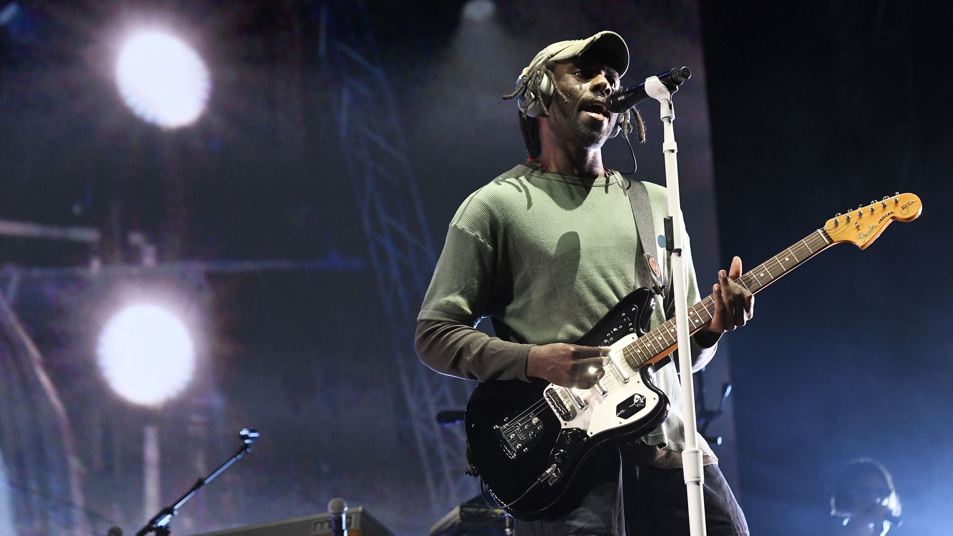 Blood Orange performing.